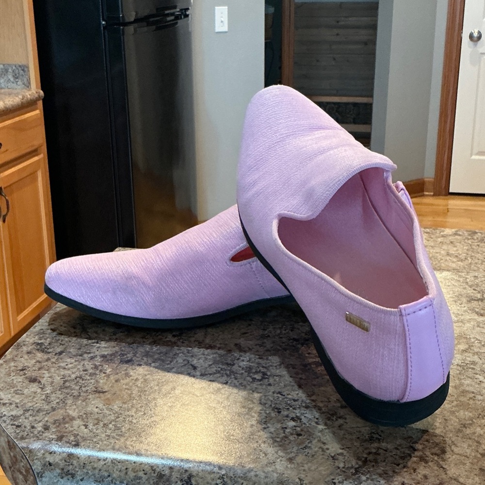 Men's Slip-On Casual Shoes in Light Pink